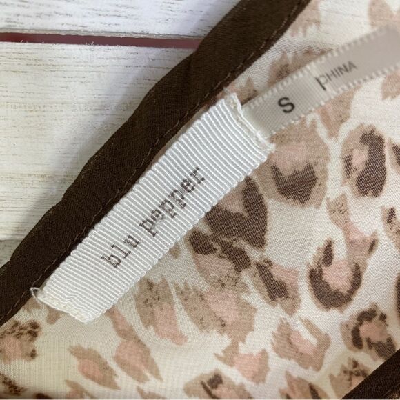 Blu Pepper Leopard Roses Print Sheer Blouse Small Beige Red Back Cutout - Picture 9 of 10